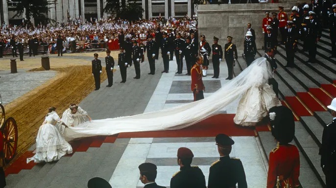 Lady Diana's wedding dress trail